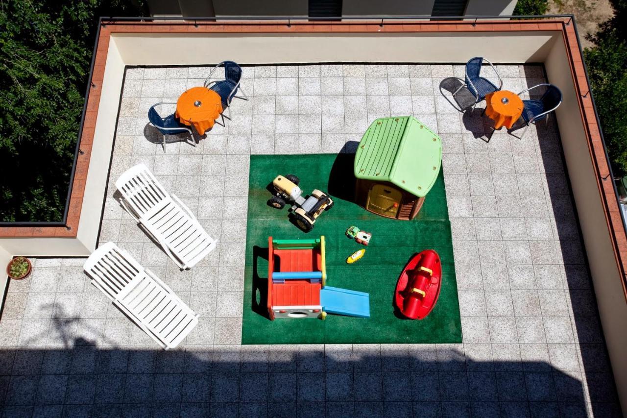 Hotel Esperia Cattolica Bagian luar foto
